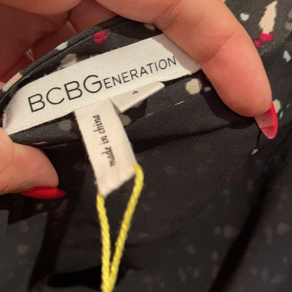 BCBGeneration polka dot cap sleeve dress with open back. Size 4. - Picture 3 of 3